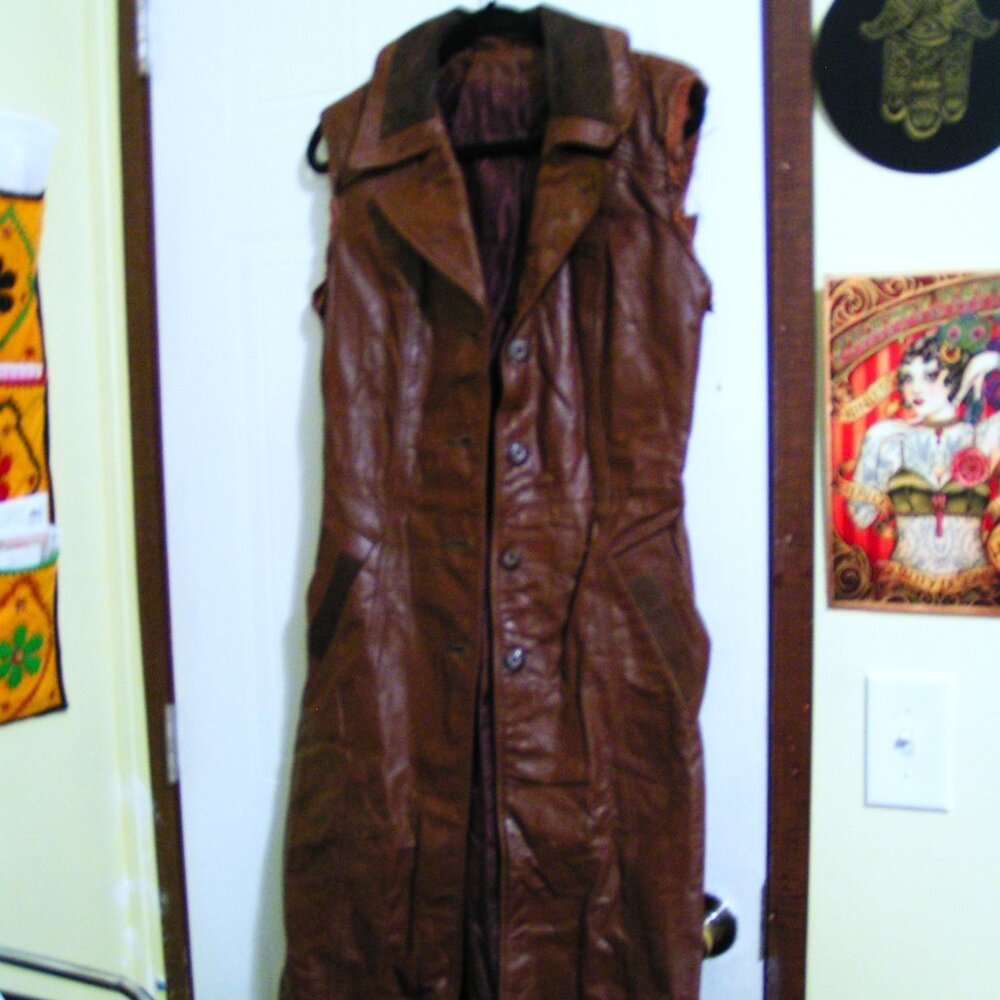 BROWN LEATHER DISTRESSED SLEEVELESS LONG COAT M